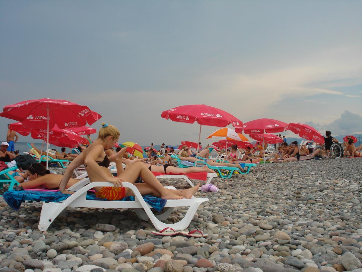 Mar Nero Ostello Batumi Esterno foto