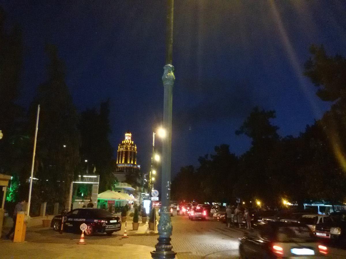 Mar Nero Ostello Batumi Esterno foto