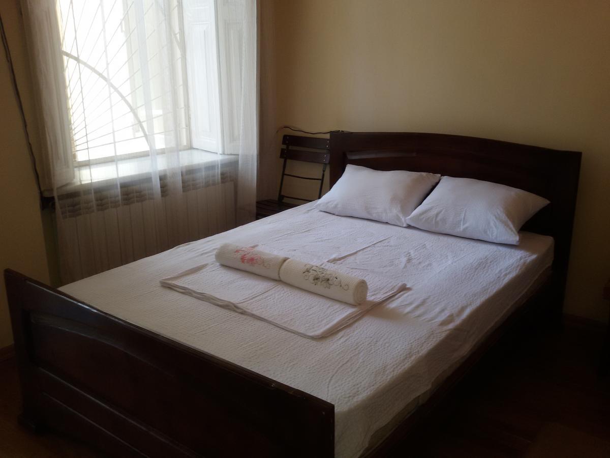 Mar Nero Ostello Batumi Esterno foto