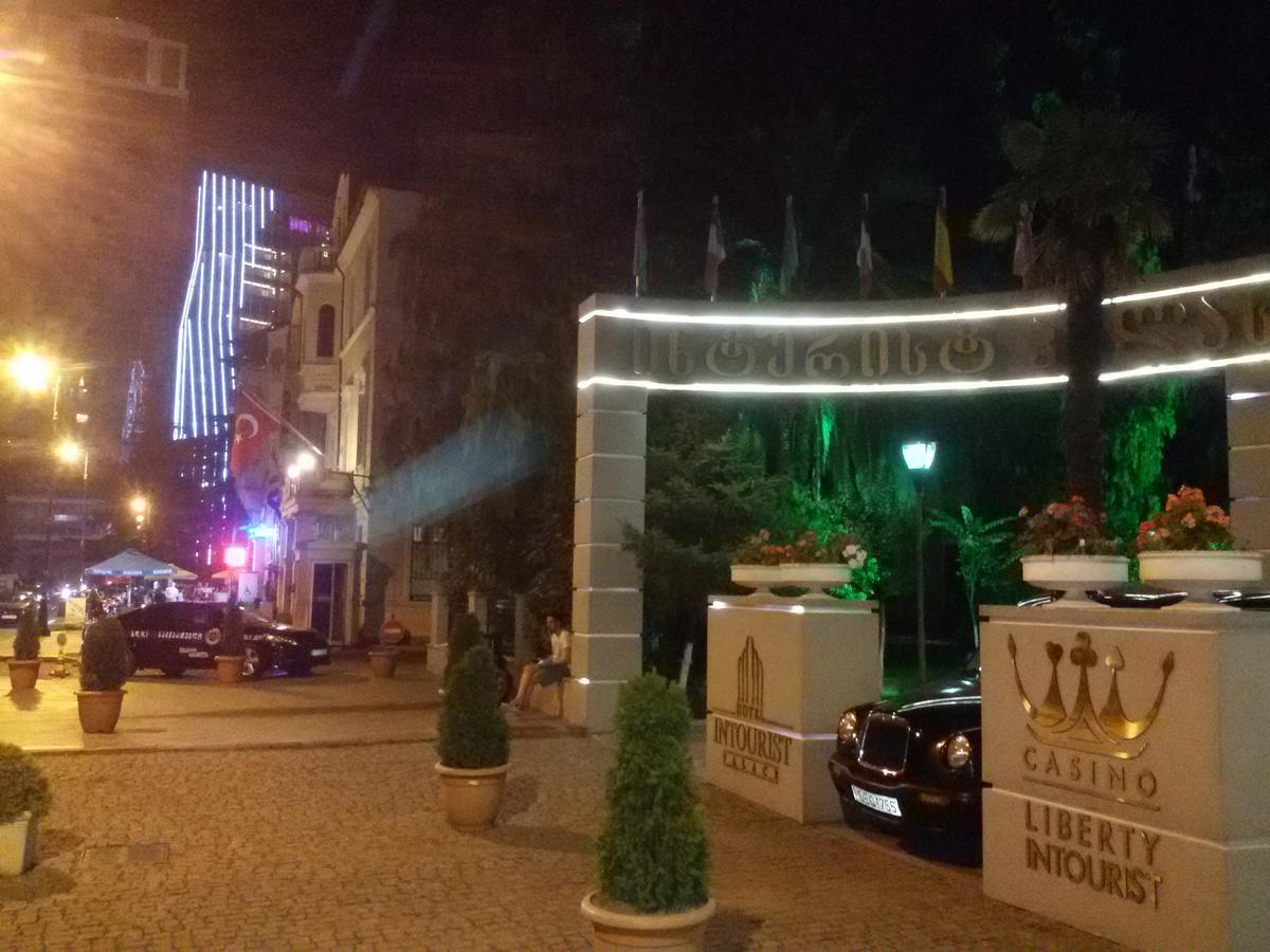 Mar Nero Ostello Batumi Esterno foto