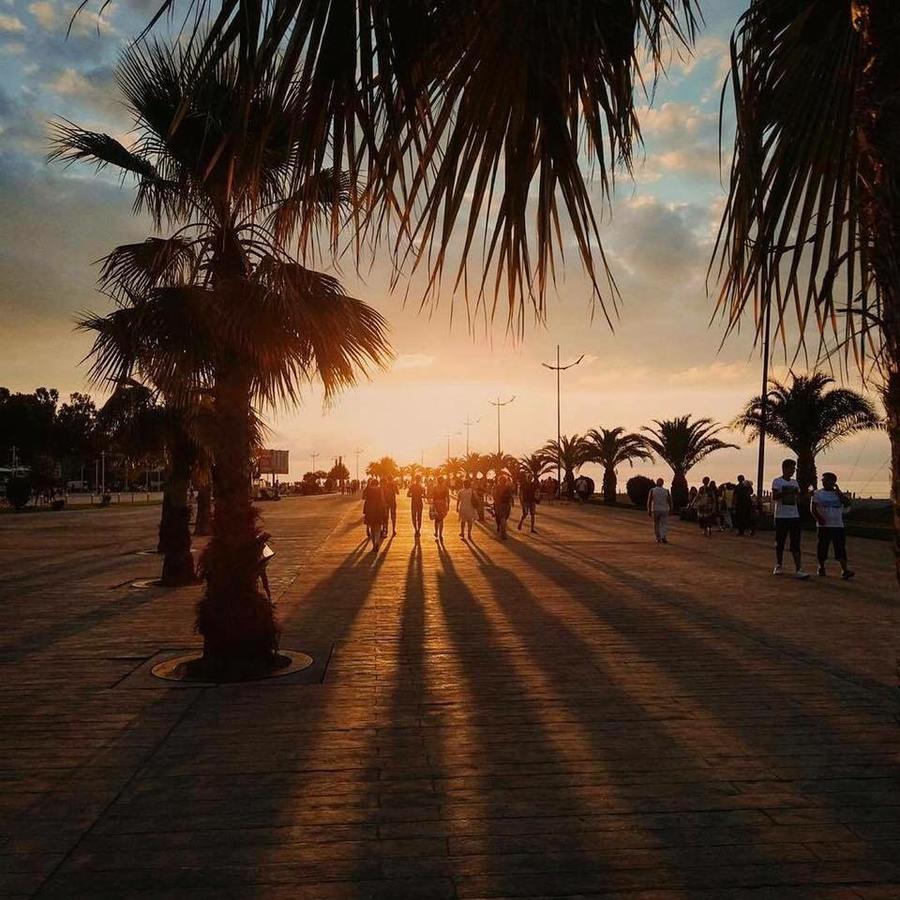 Mar Nero Ostello Batumi Esterno foto