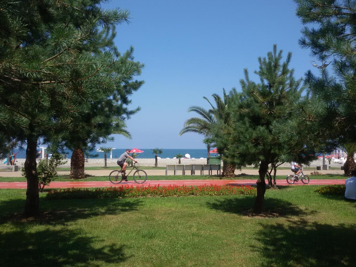 Mar Nero Ostello Batumi Esterno foto